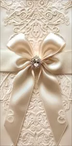 Конверт для денег без надписи (бант со стразом на кружевном узоре)